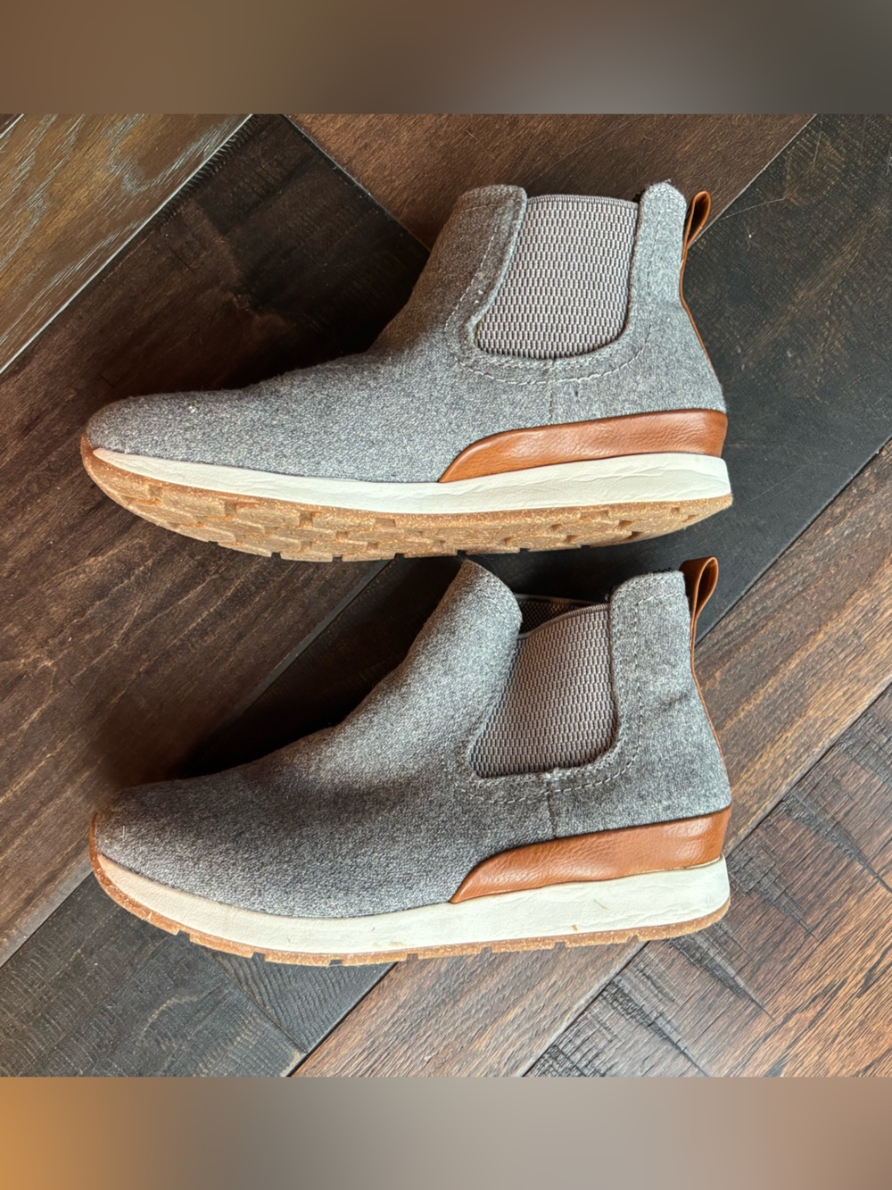 b.o.c. Kara Wool Ankle Chelsea Boots – Grey Heather – EUC/Like New! – Size 8-9